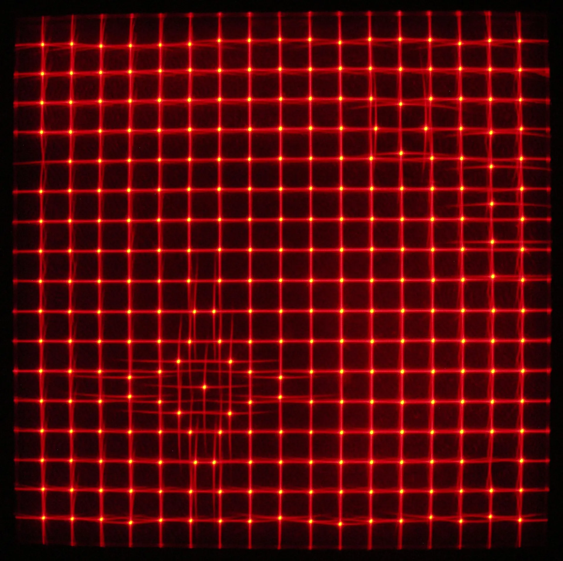 Gewebtes Licht I, 2011, LEDs, Gewebematerial, rotes transp. Plexiglas