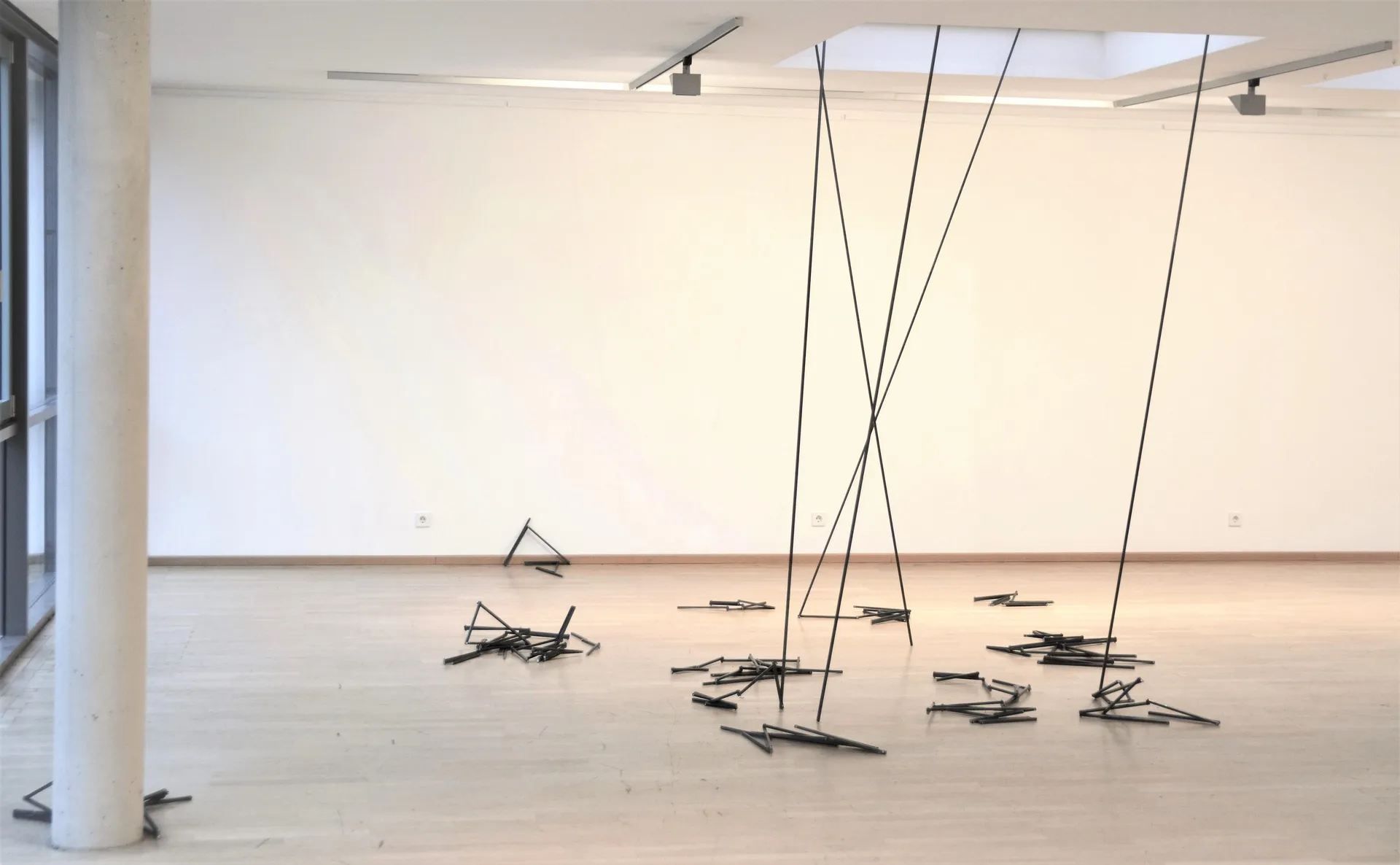 Vierkantinstallation, 2017, Eisen flexibel verschraubt, Maße Variabel