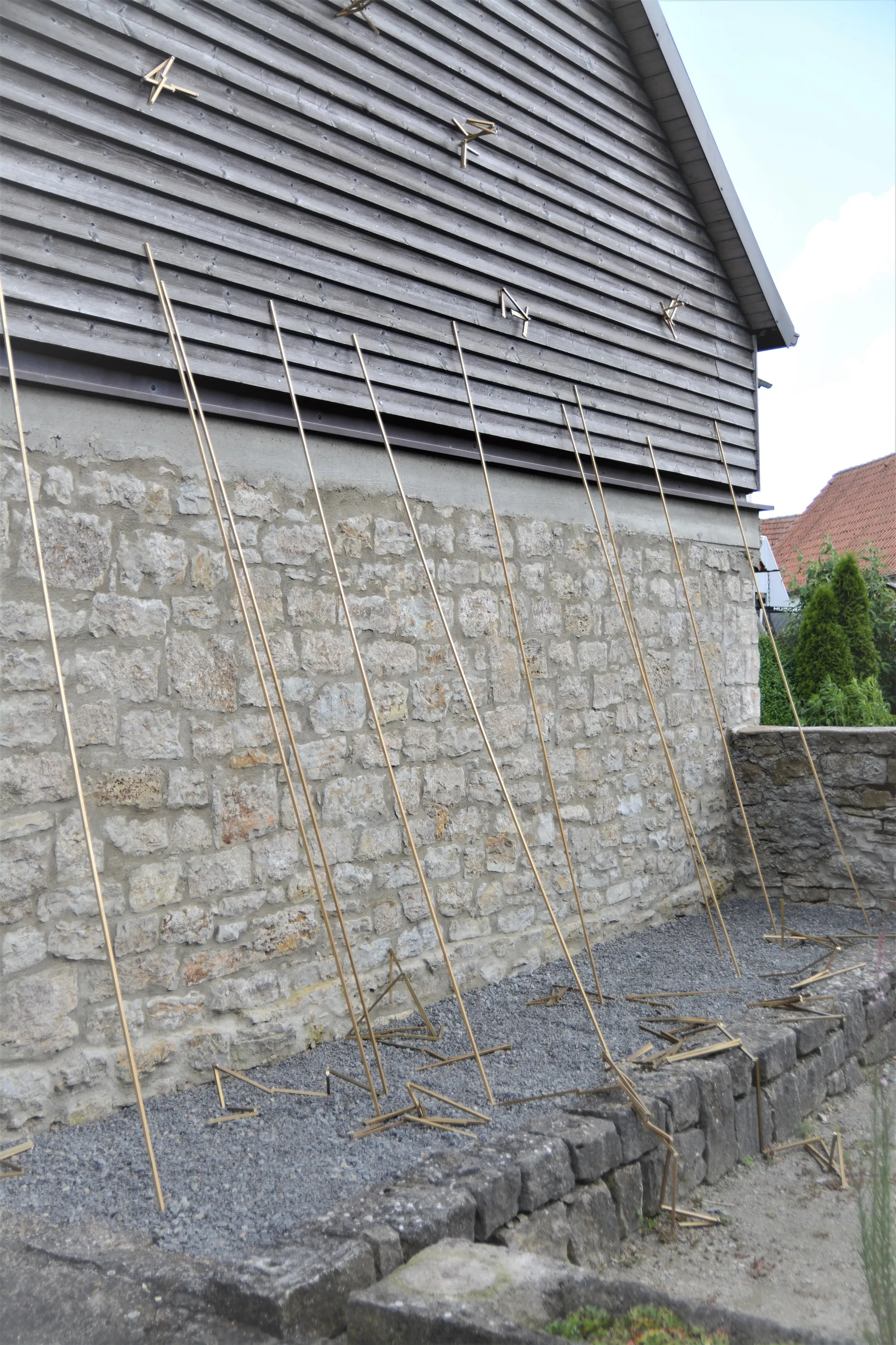 Installation MD-Fassade, 2016, Messing flexibel verschraubt, Maße variabel