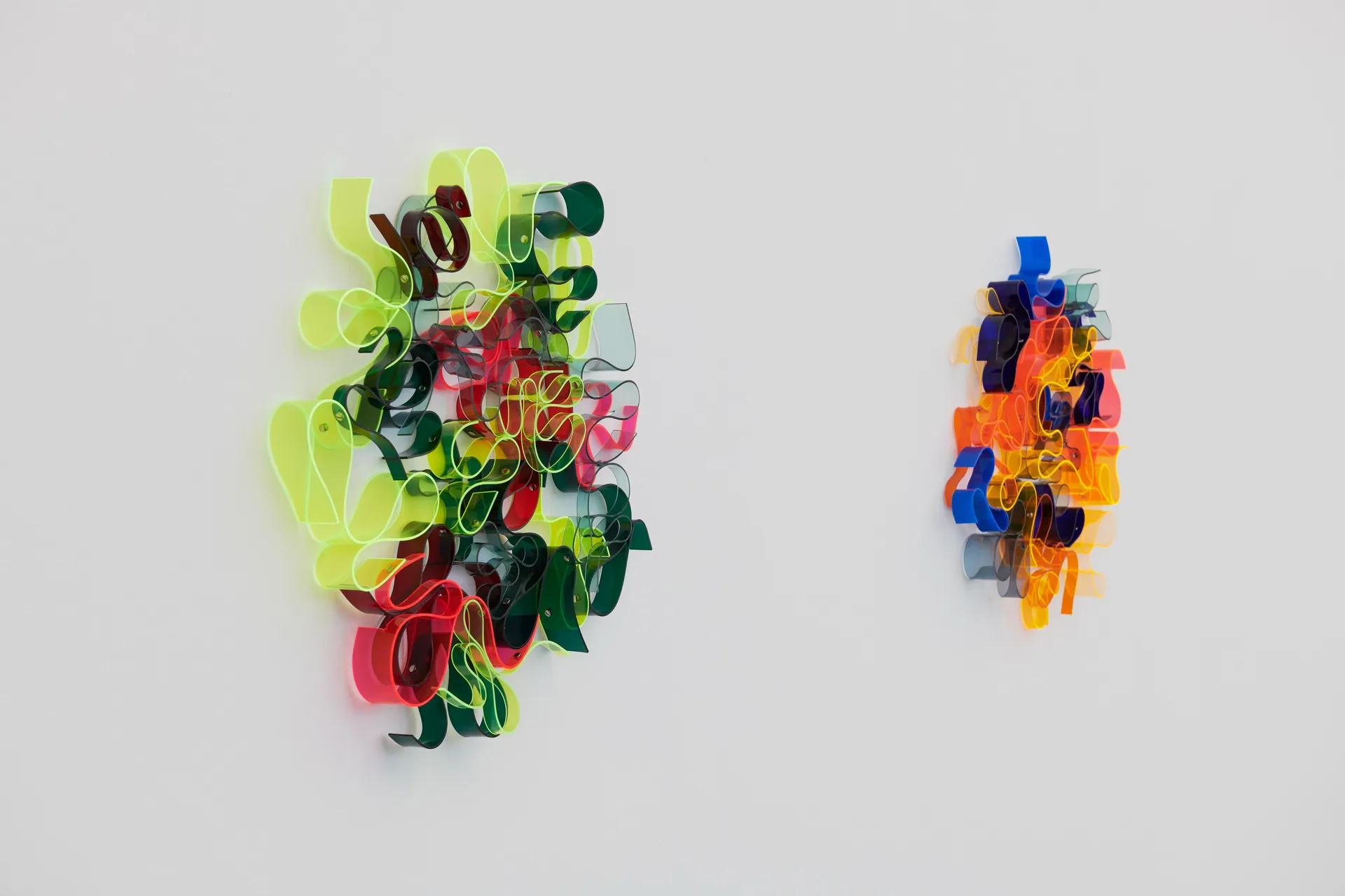 Kringel, 2021, Diverses, Fluoreszierendes Plexiglas verschraubt