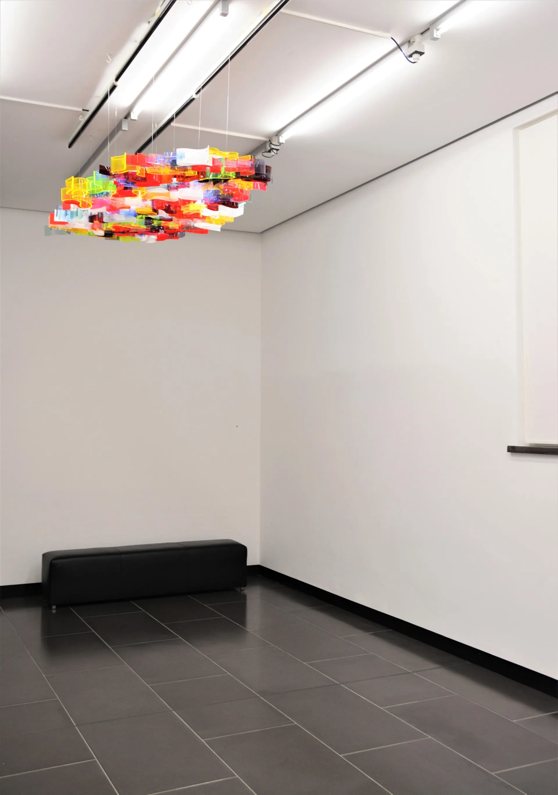 Farbkringel, 2018, farbiges, fluoreszierendes Plexiglas, verschraubt