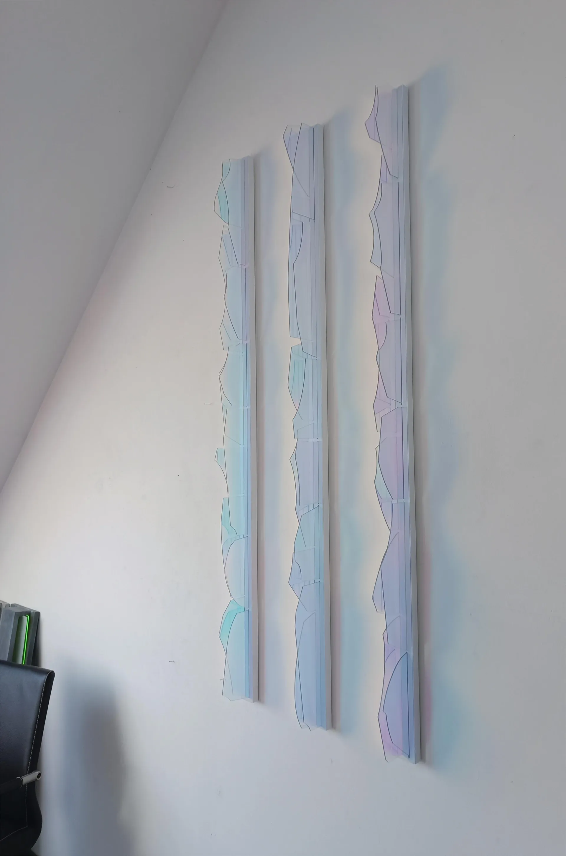 Licht-Collagen Dichroic 2023